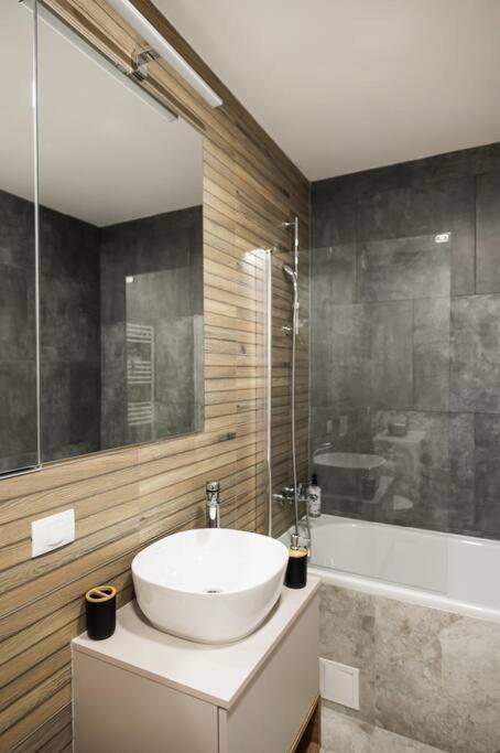 Apartbnb Twins 14B Brasov Ngoại thất bức ảnh